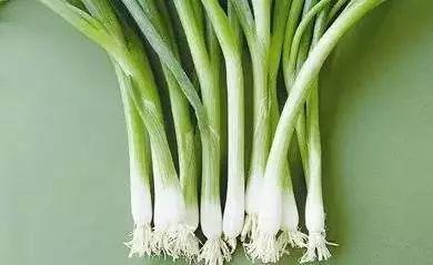 吃蔥一根，頂藥十副！但96%的人都吃錯了！不看不知道……