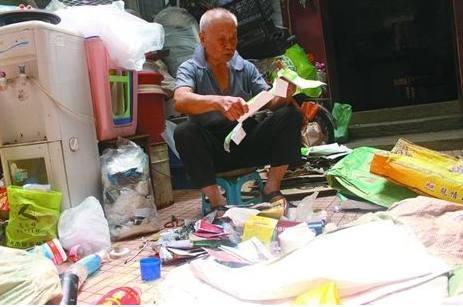 生孩子時，父母給了我一千，給孩子買奶粉去取錢，看到餘額愣了！