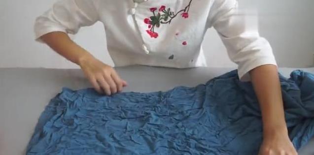 衣服起了褶皺很難看?阿嬤教你一招,不需要熨燙,3分鐘褶皺就能平整!