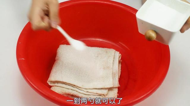 毛巾髒了別用肥皂洗了，簡單一招，臟毛巾立馬亮麗如新
