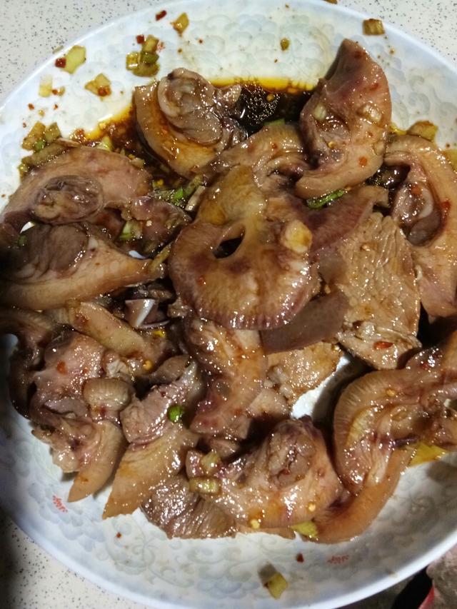 這才是豬頭肉做最好吃的15種做法,大人小孩都愛吃,特下飯!