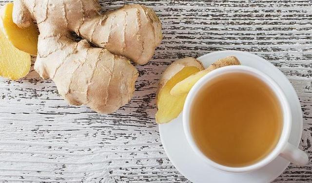  睡覺前用「生薑」塗腳底，堅持一星期，3件好事便不請自來