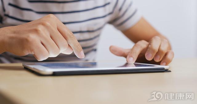 你床頭的這些東西，正「偷走」你的健康！趕緊拿走