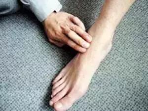 腿腳發涼、發麻？嚴重者可截肢！提醒身邊人警惕這種疾病！