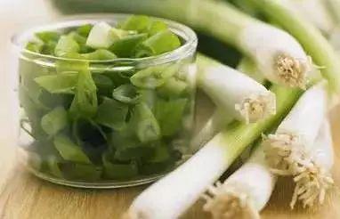 吃蔥一根，頂藥十副！但96%的人都吃錯了！不看不知道……