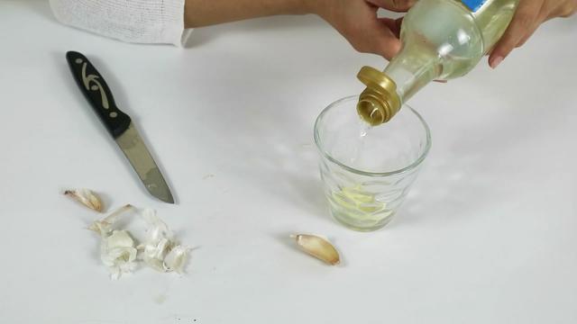 大蒜用打火機烤一下，解決了很多人的難題，看完都試試吧
