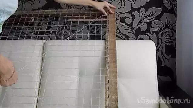 外國婦女真會玩，把毛線在釘子上簡單一繞，家裡麵地墊座墊就有了