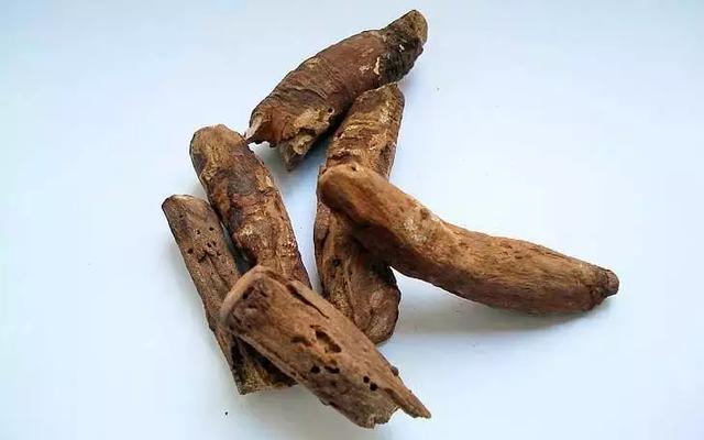 耳後一個窩,每天堅持按10秒,降糖調氣血,有效預防併發症!