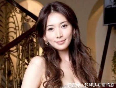 林誌玲出席活動也是厲害了,裙子上身幾乎全透明,網友一眼難盡!