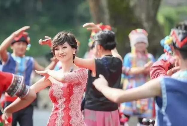 趙雅芝拍攝新白娘子傳奇時已經38歲了?你可曾見過她18歲的樣