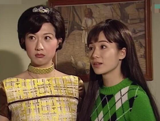 吳綺莉復出？卷發紅裙身材曼妙，這位單親媽媽終於願為自己而活了