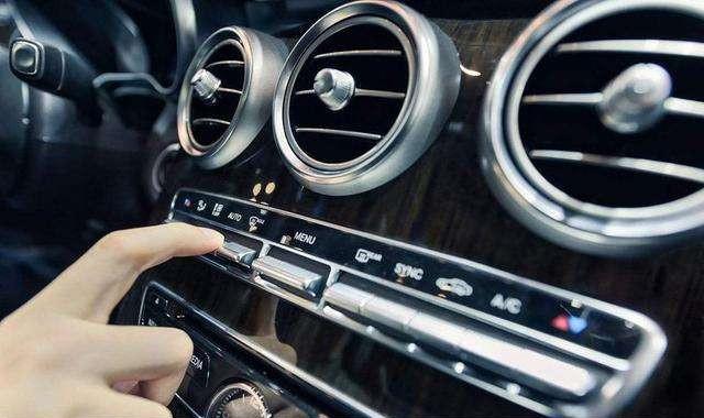 汽車是先熄火還是先關空調？4S店老師傅給出確切答覆，趁發動機還沒壞立刻改正！