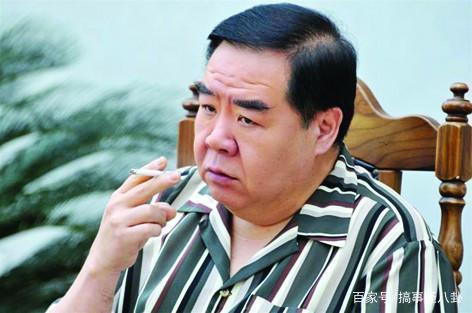 67歲鄭則仕，一夜被騙走2個億！最窮時僅剩20塊，如今欠債累累！