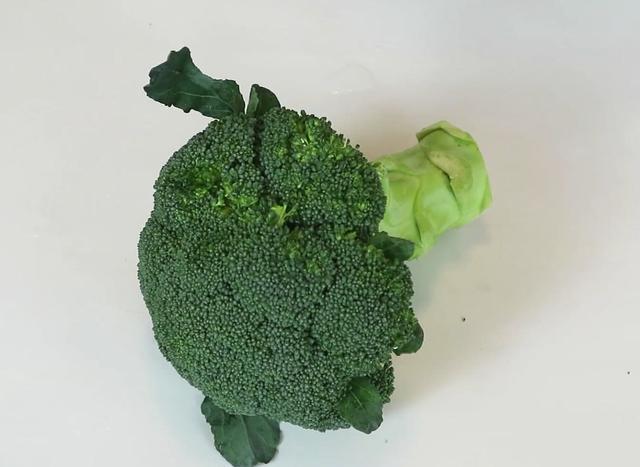 西藍花洗不幹凈?教你一個小竅門,髒東西自己跑出來
