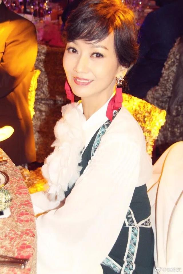 趙雅芝拍攝新白娘子傳奇時已經38歲了?你可曾見過她18歲的樣