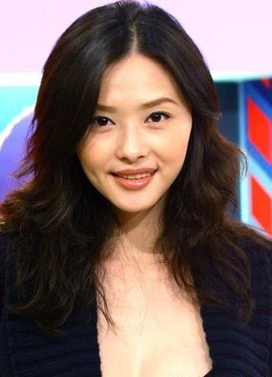 42歲的蕭淑慎被小15歲的老公嫌棄,在鏡頭麵前她數次落淚