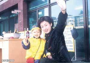 曾是央視當家主持，33歲時從高樓墜下，被折磨19天後不幸身亡
