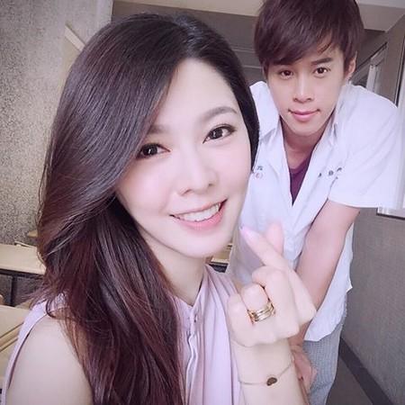 白家綺帶球閃婚!秘戀2年嫁「小5歲鮮肉師弟」,對方「絕招收服女兒」讓她甜喊:我的男神♥