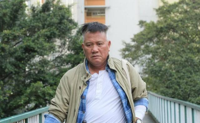 萬梓良近照曝光,白發稀疏卻笑容燦爛,港片老大哥帥氣不減當年