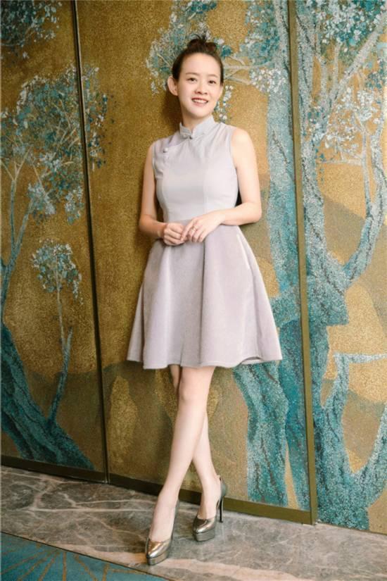 曾誌偉女兒曾寶儀,至今四十五歲未婚,竟然是因為家庭看透了婚姻!