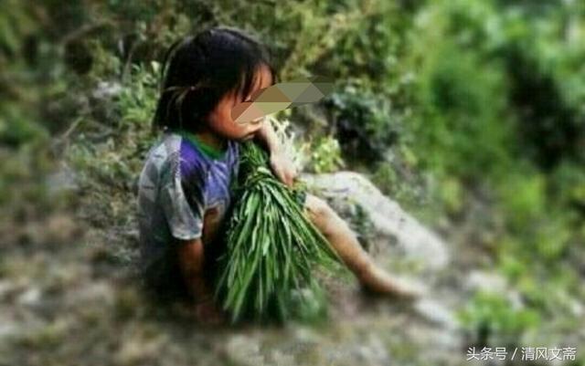 女兒死了五年,母親看見個和她長得很像的女孩,跑過去一看後悔了!