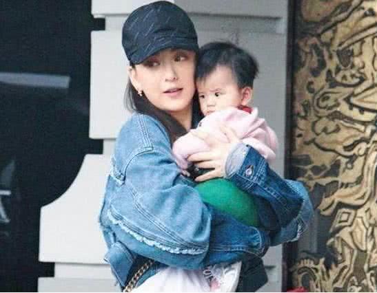 傳婆媳不和？郭富城太太方媛特意發圖，稱帶女兒去奶奶家玩