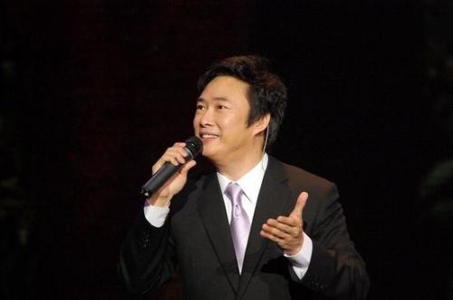 都是六十歲的認了，曾經那些明星都老了，唯獨他還是36歲的模樣