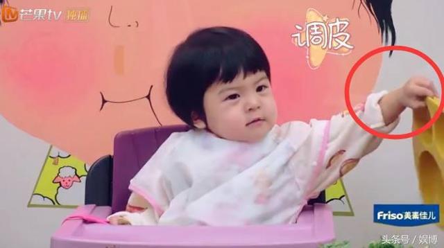 波妞公然挑釁修傑楷，令咘咘滿臉驚訝，波妞的表情才是亮點