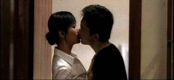 妻子是護士，上夜班前非讓丈夫抱抱，等她走後，丈夫倒地不起