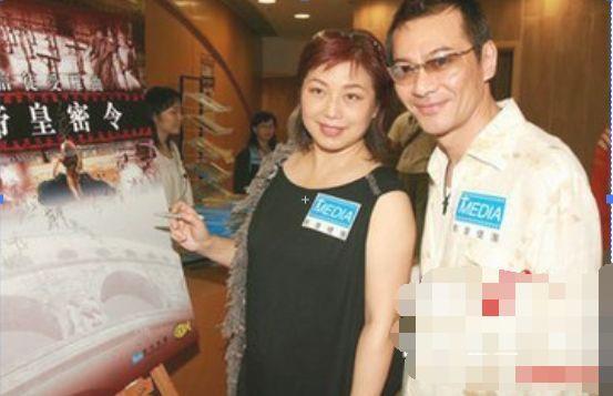 劉德華雙胞胎弟弟現身街頭，跟華仔相似度高達99%，網友：以為是華仔本尊！