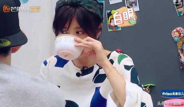 波妞公然挑釁修傑楷，令咘咘滿臉驚訝，波妞的表情才是亮點