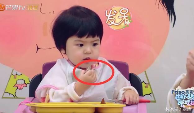 波妞公然挑釁修傑楷，令咘咘滿臉驚訝，波妞的表情才是亮點