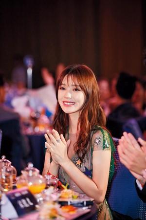生3胎名份飛了!吳佩慈老公傳「熱戀22歲女」她吃醋翻臉,新歡侵門踏戶「直接宣示主權」!