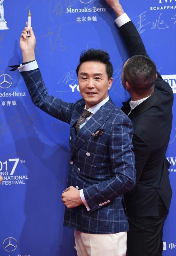 在她麵前劉亦菲林誌玲都要認輸，「石榴姐」苑瓊丹太猛了！