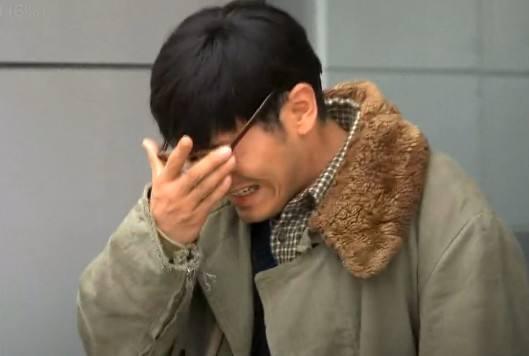 嶽母大壽，女婿送一對金鐲子，吃飯時看見嶽母手腕，女婿怒掀桌子