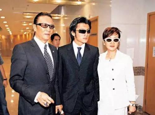 房祖名的幹媽、張衛健的幹媽、謝霆鋒的幹媽，沒有對比就沒有傷害