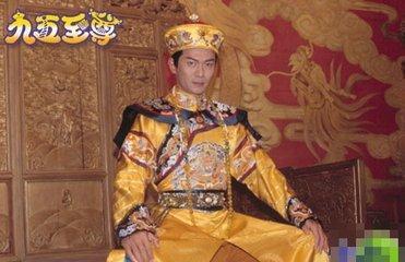 劉德華雙胞胎弟弟現身街頭，跟華仔相似度高達99%，網友：以為是華仔本尊！