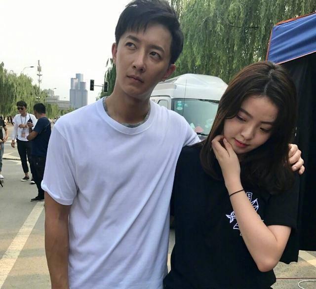 19歲擁有55億身價，娛樂圈都不敢惹她，就連成龍都不敢搭她的肩!