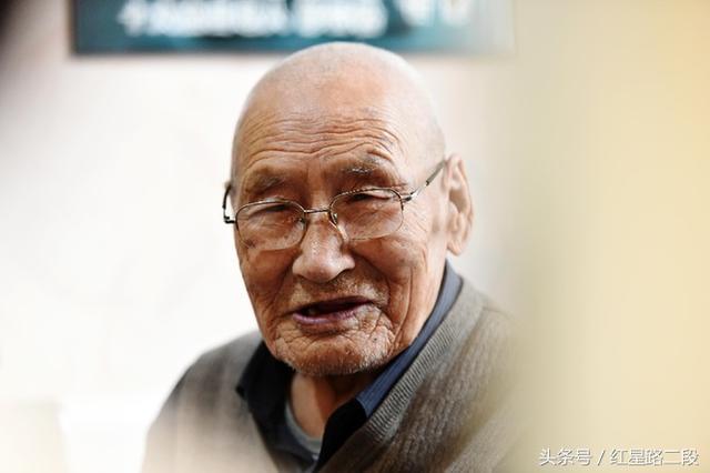 7個姓氏組成一個家庭：百歲老人終身未娶，為6個棄兒建大愛之家！