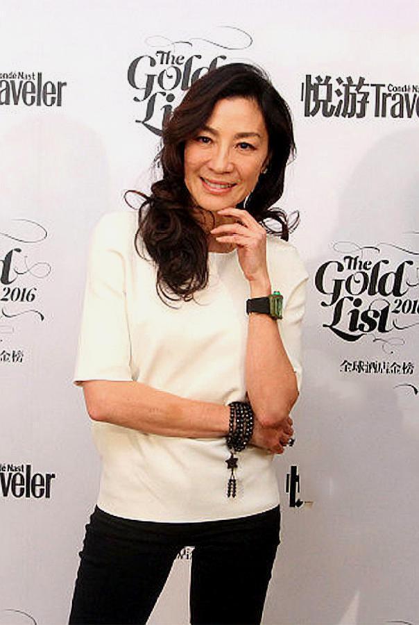 56歲楊紫瓊優雅老去，雖眼紋皺紋明顯，穿衣搭配卻盡顯品味