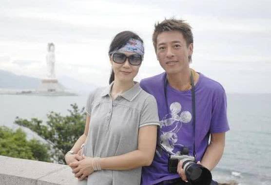 娛樂圈的丁克夫妻，素食24年拒絕吃肉，今年過半百，依舊美如少女