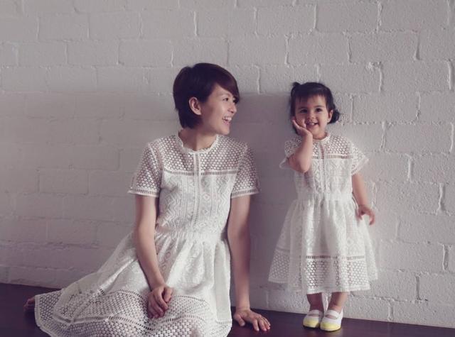 梁詠琪混血女兒長大了，繼承爸媽好基因，大眼睛水靈動人好精致