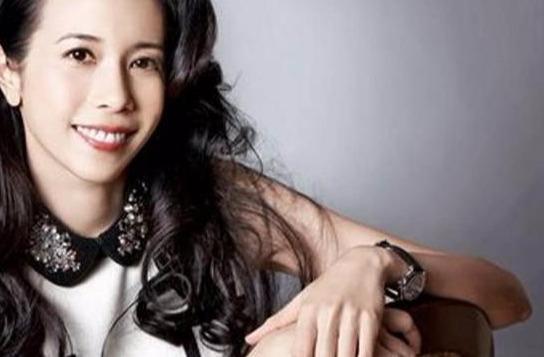 為了漂亮，她半年不吃酸辣不吃薑蔥蒜，今48歲美得令人移不開眼