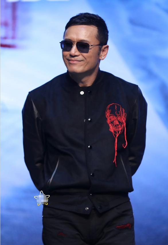 苗僑偉為戚美珍慶57歲生日,結婚29年恩愛如初,眾星雲集氣氛熱烈