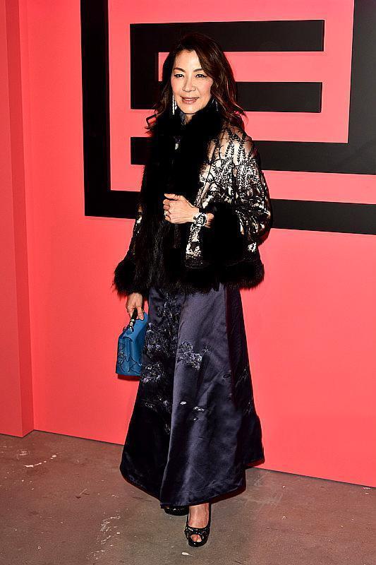 56歲楊紫瓊優雅老去，雖眼紋皺紋明顯，穿衣搭配卻盡顯品味