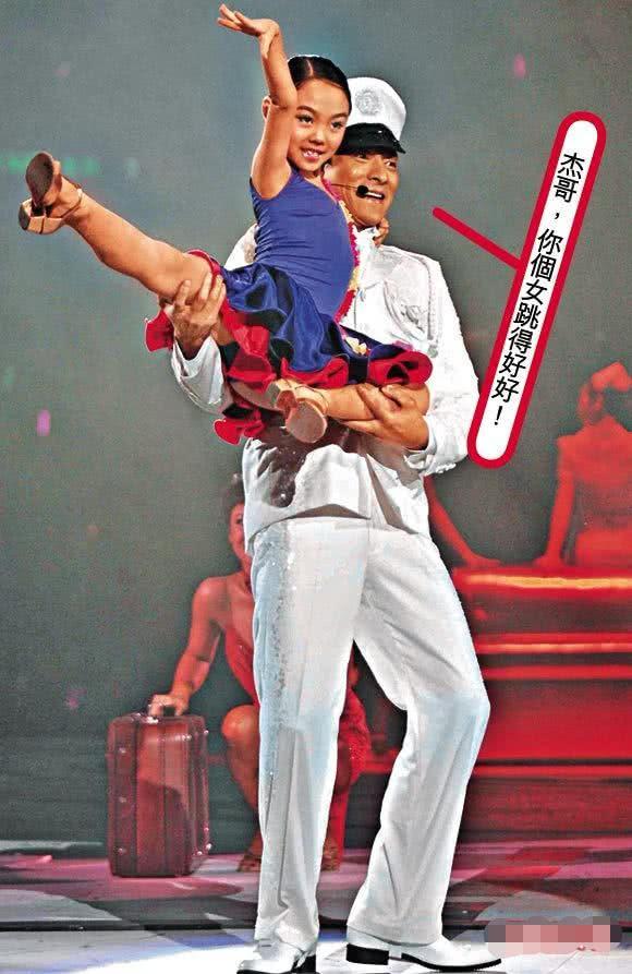 李連傑首度公開與倆女兒合照，她們遺傳利智的好身材擁有驚豔美貌