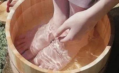 泡腳雖好，但是這6種人不能隨便泡！