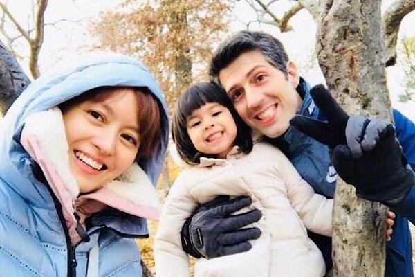 梁詠琪混血女兒長大了，繼承爸媽好基因，大眼睛水靈動人好精致