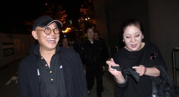 李連傑首度公開與倆女兒合照，她們遺傳利智的好身材擁有驚豔美貌