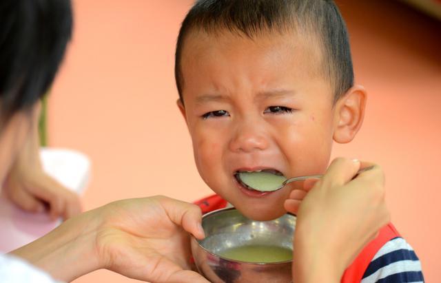 幽門螺桿菌纏上胃，身體會出現4個症狀，做3件事及時調理！